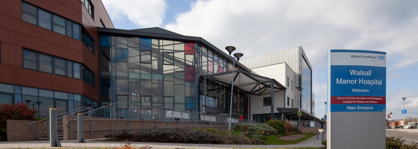 Wallsall Manor Hospital picture of a front entry